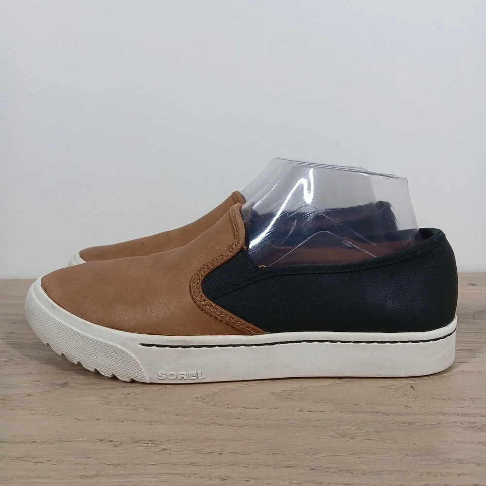 Sorel Sneakers Women 7.5 Tan Black Slip On Leather Casual Preppy Streetwear